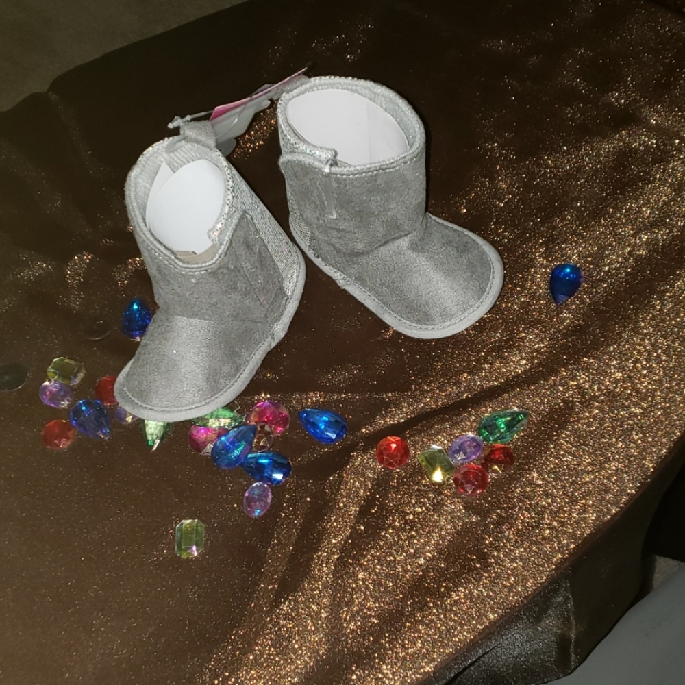 Faux like lugs baby booties